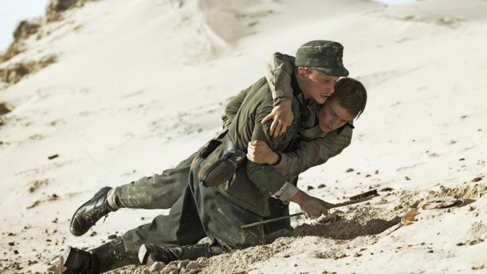 نمایی از فیلم «زیر شن»(Land of Mine)